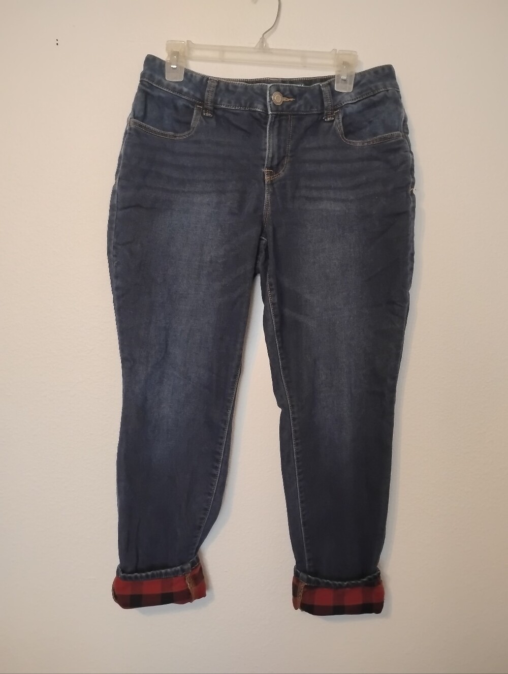 Maurices Mid Rise Red Black Buffalo Plaid Cuff Capri Jeans